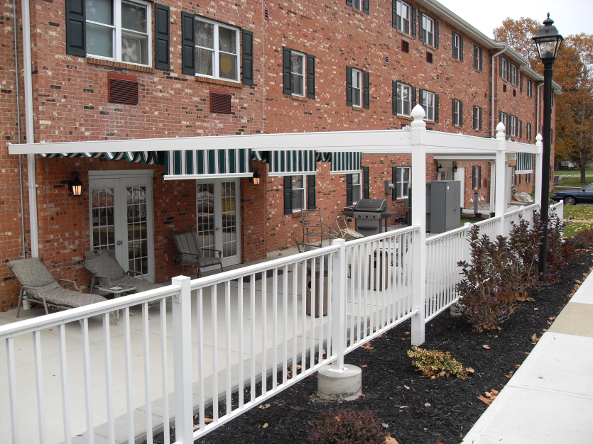 Charleston Court Shaded Patio