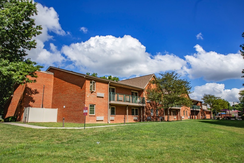 Barnett Plaza Apartments Exterior