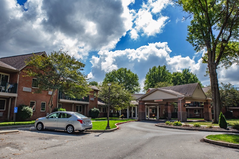 Barnett Plaza Apartments Approach