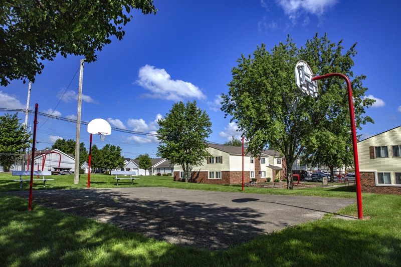 Valley View Apartments Basketball court