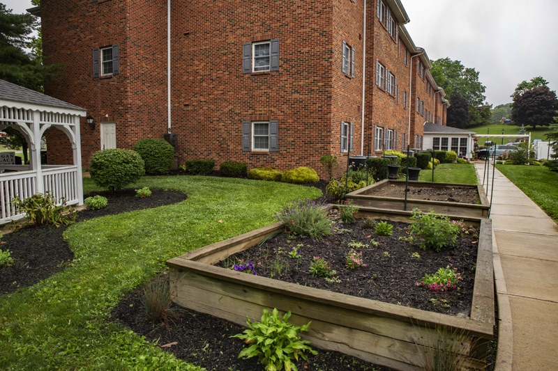 Logan Place Planters