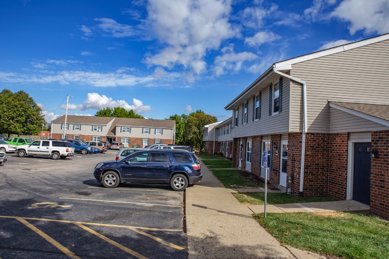 Manorview Apartments Parking