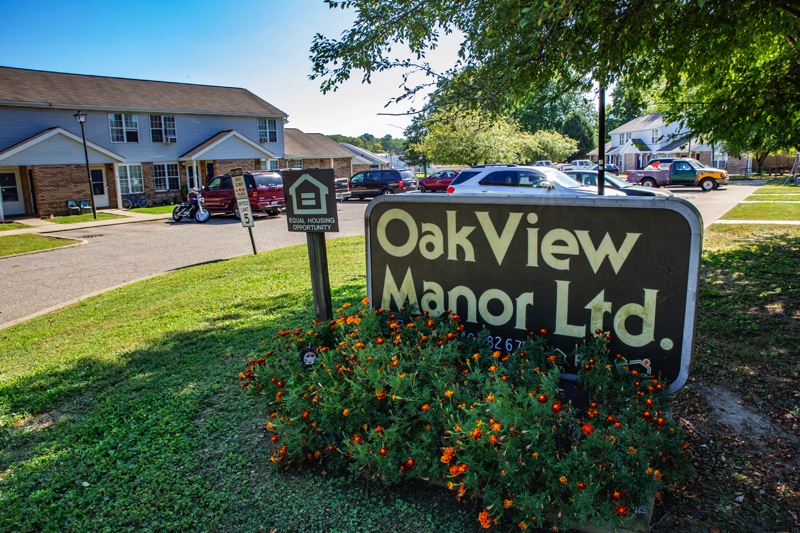 Oakview Manor Signage