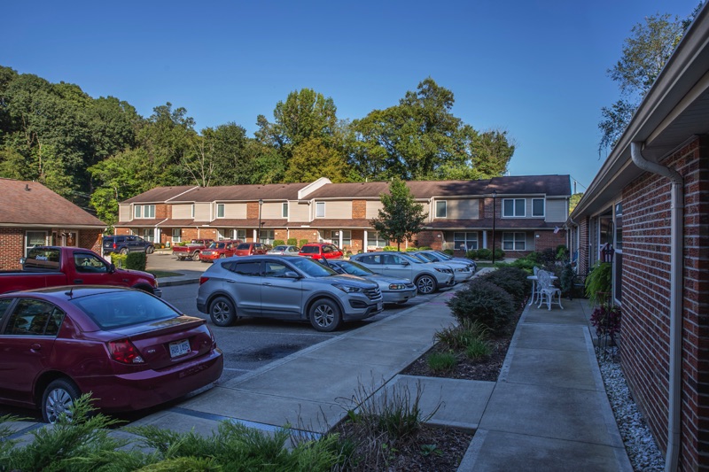 Pomeroy Cliffs Parking