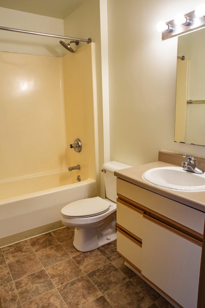 Tussing Corners Apartments Bathroom