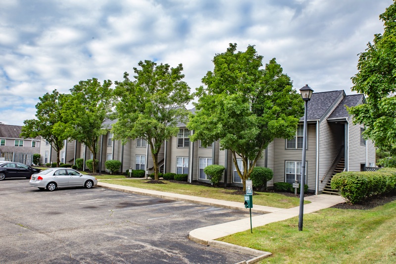 Tussing Corners Apartments Parking