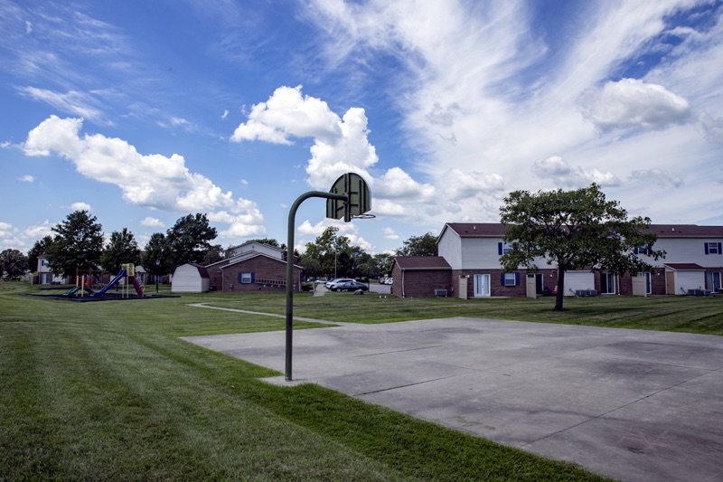 Williamsburg Square Basketball court