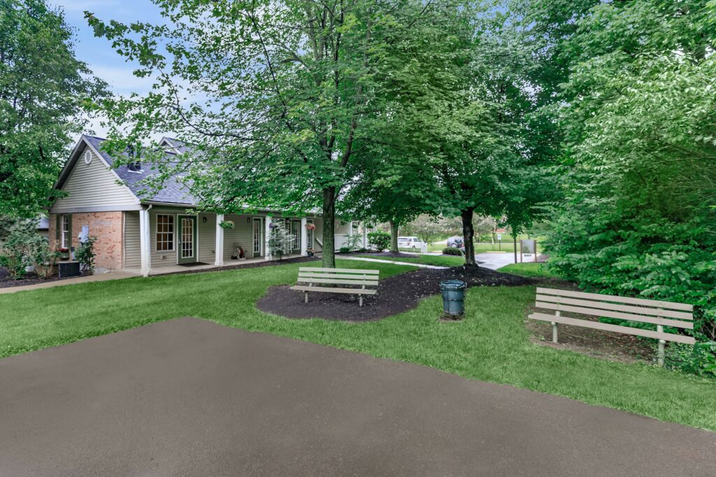 Crescent Village Apartments Exterior Seating